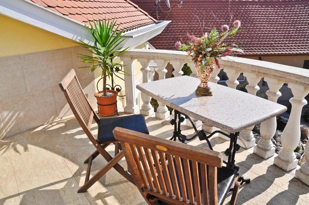 Gombos Apartman Apartment ไฮจ์ดุสโซบอสโล ภายนอก รูปภาพ